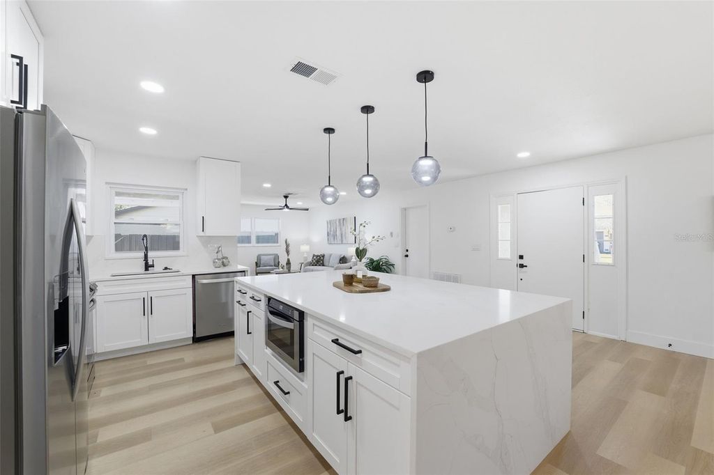 Image 6 of property listing at 4705 CYPRESS TREE DRIVE, Tampa, FL 33624