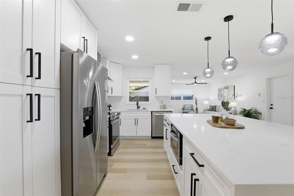 Image 7 of property listing at 4705 CYPRESS TREE DRIVE, Tampa, FL 33624