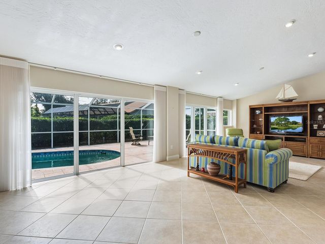 4348 HIGHLAND OAKS CIRCLE, Sarasota, FL 34235