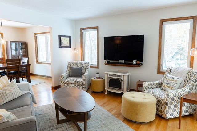 8566 Oak Hill Circle, Prior Lake, MN 55372