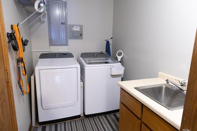 8566 Oak Hill Circle, Prior Lake, MN 55372