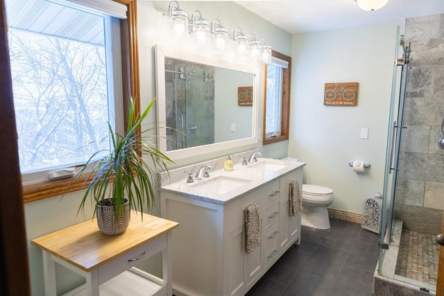 8566 Oak Hill Circle, Prior Lake, MN 55372