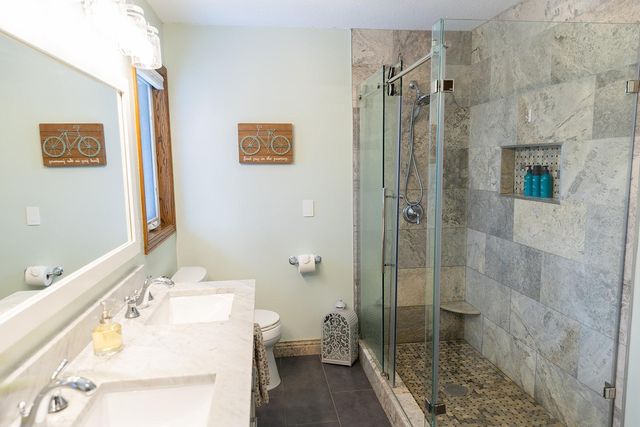 8566 Oak Hill Circle, Prior Lake, MN 55372