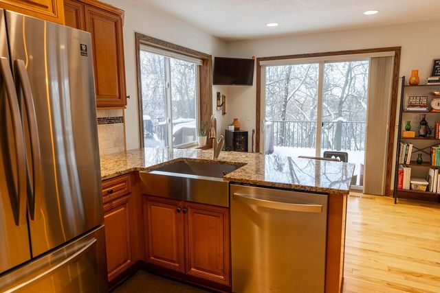 8566 Oak Hill Circle, Prior Lake, MN 55372