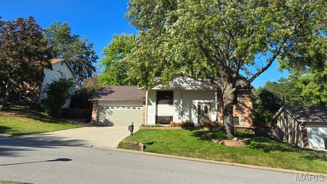 12 Voyager Drive, St Peters, MO 63376