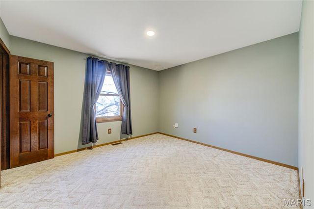 12 Voyager Drive, St Peters, MO 63376