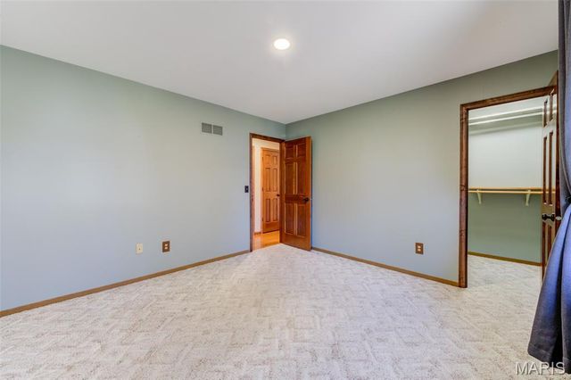 12 Voyager Drive, St Peters, MO 63376