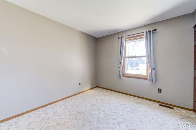 12 Voyager Drive, St Peters, MO 63376