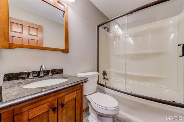 12 Voyager Drive, St Peters, MO 63376