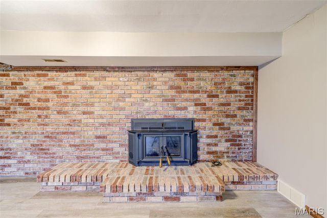 12 Voyager Drive, St Peters, MO 63376