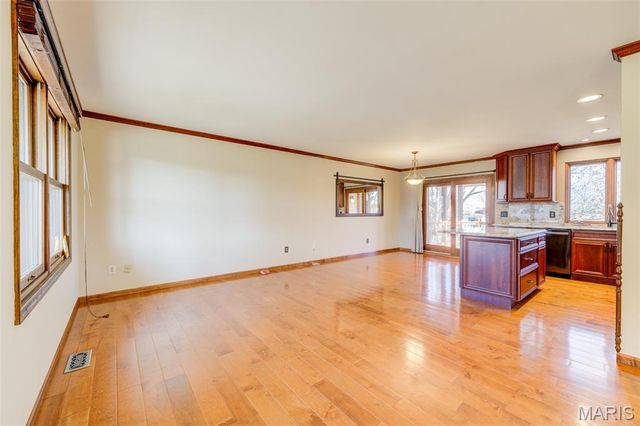 12 Voyager Drive, St Peters, MO 63376