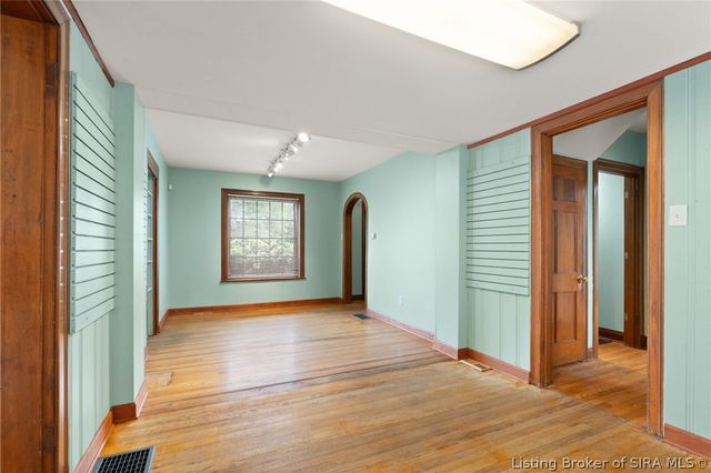 1302 E 10th Street, Jeffersonville, IN 47130