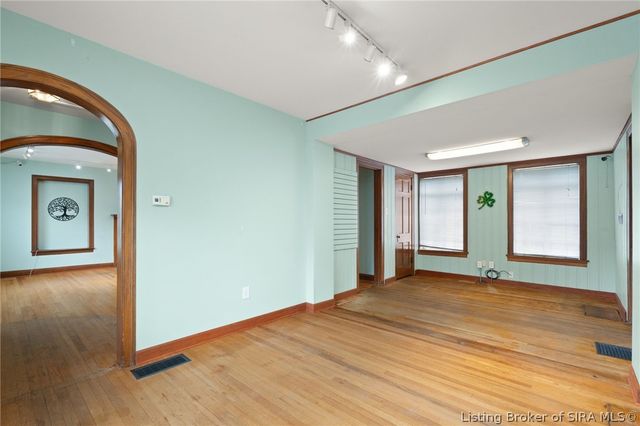 1302 E 10th Street, Jeffersonville, IN 47130