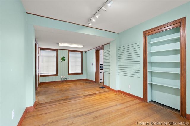 1302 E 10th Street, Jeffersonville, IN 47130