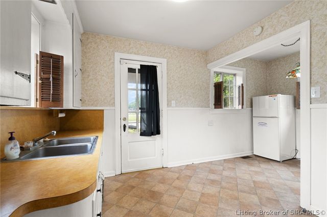1302 E 10th Street, Jeffersonville, IN 47130