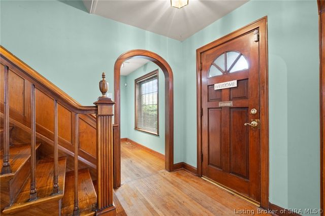1302 E 10th Street, Jeffersonville, IN 47130