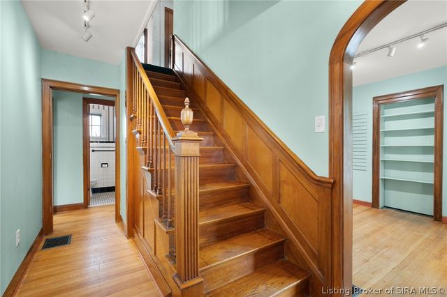 1302 E 10th Street, Jeffersonville, IN 47130
