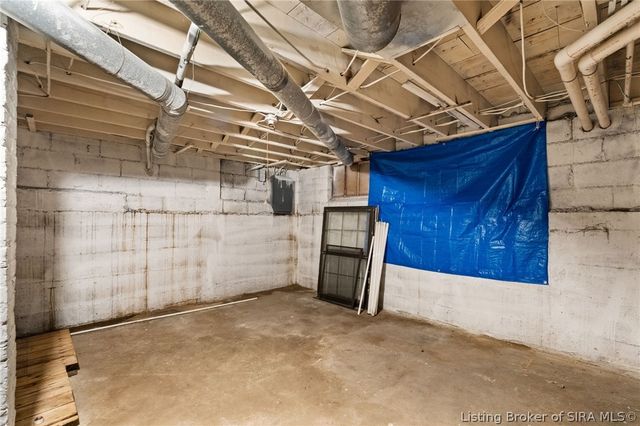 1302 E 10th Street, Jeffersonville, IN 47130