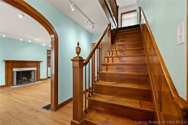 1302 E 10th Street, Jeffersonville, IN 47130
