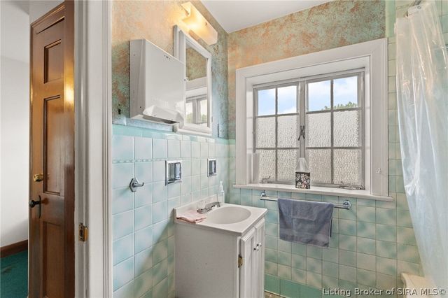 1302 E 10th Street, Jeffersonville, IN 47130