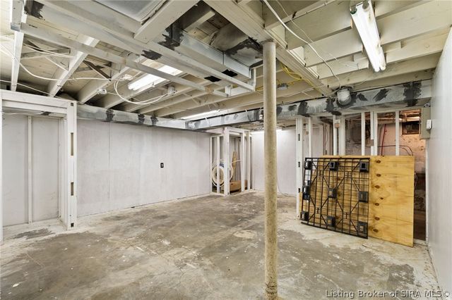 1302 E 10th Street, Jeffersonville, IN 47130