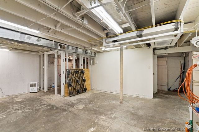 1302 E 10th Street, Jeffersonville, IN 47130