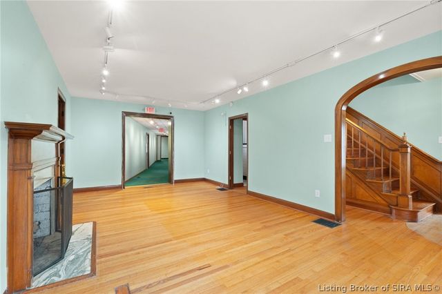 1302 E 10th Street, Jeffersonville, IN 47130
