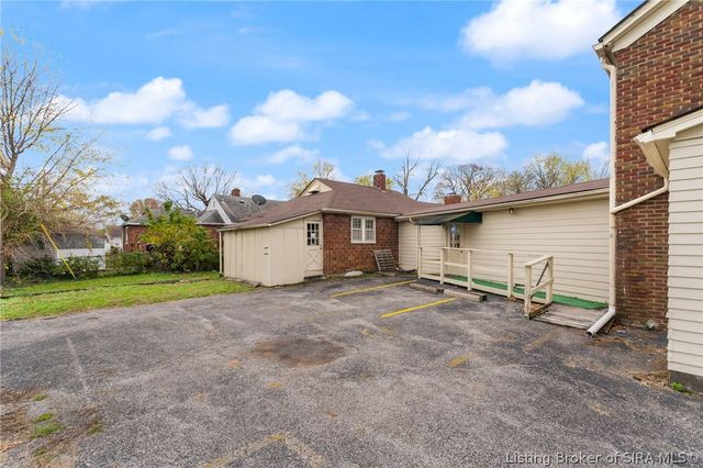 1302 E 10th Street, Jeffersonville, IN 47130