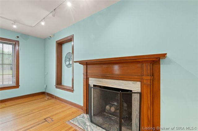 1302 E 10th Street, Jeffersonville, IN 47130
