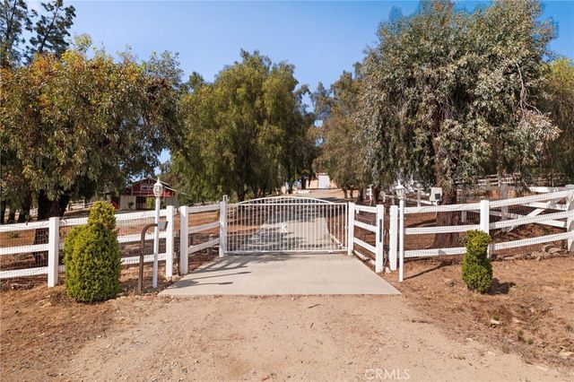 16620 Rocky Glen Road, Perris, CA 92570