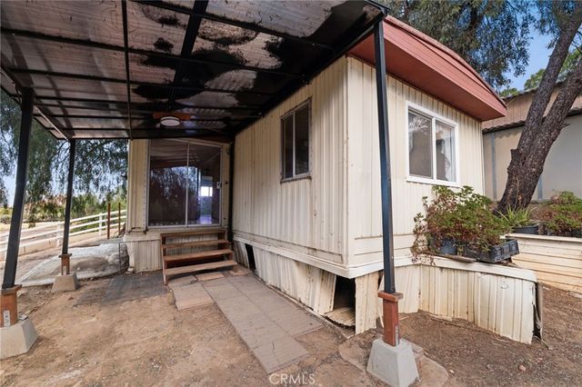 16620 Rocky Glen Road, Perris, CA 92570