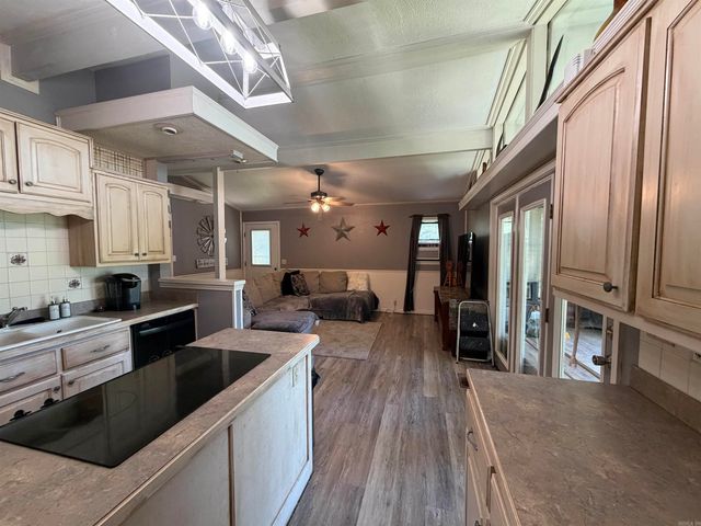 99 Johnston, Greers Ferry, AR 72067