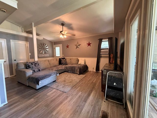 99 Johnston, Greers Ferry, AR 72067