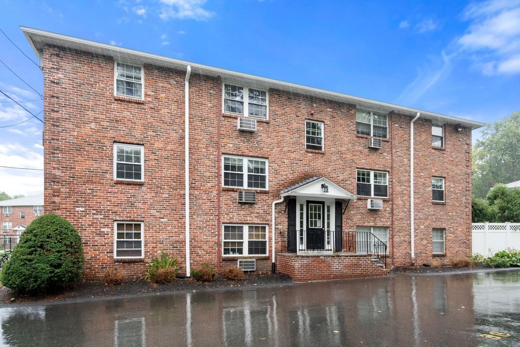 12 Colonial Village Drive 5, Arlington, MA 02474