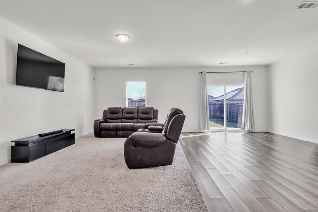 404 Stone Creek Boulevard, Glenn Heights, TX 75154