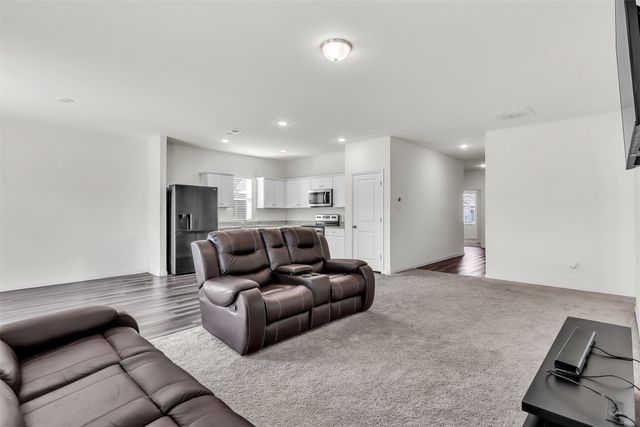 404 Stone Creek Boulevard, Glenn Heights, TX 75154