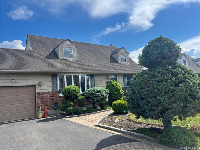 41 Ontario Avenue, Plainview, NY 11803