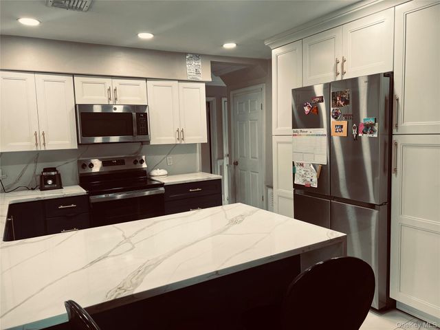 41 Ontario Avenue, Plainview, NY 11803
