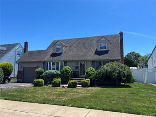 41 Ontario Avenue, Plainview, NY 11803