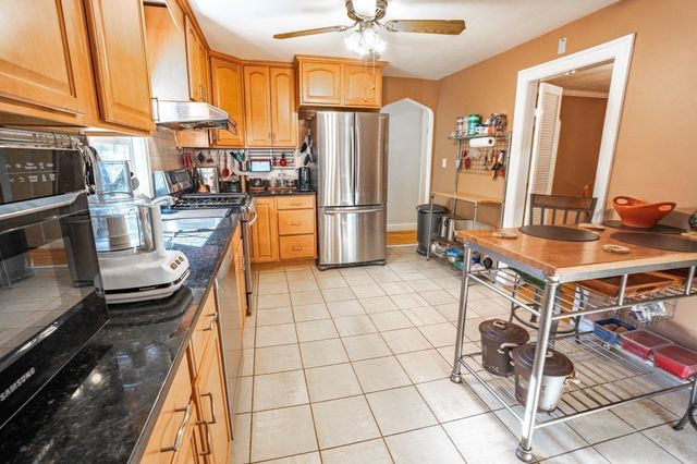 26-28 Wessex Rd 28, Newton, MA 02459