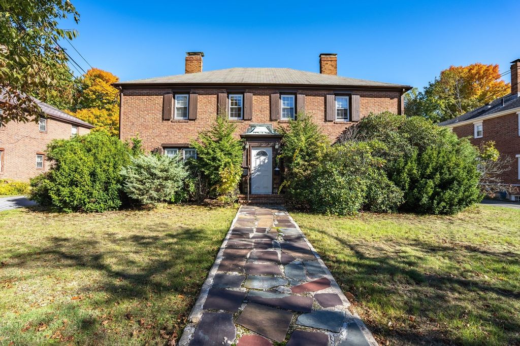 26-28 Wessex Rd 28, Newton, MA 02459