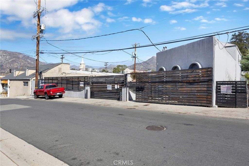 10446 Scoville, Sunland, CA 91040 — photo 2