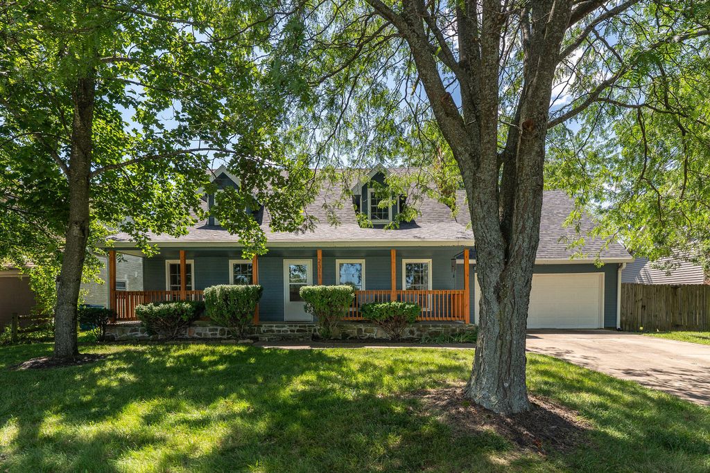 2311 South Golden Avenue, Springfield, MO 65807