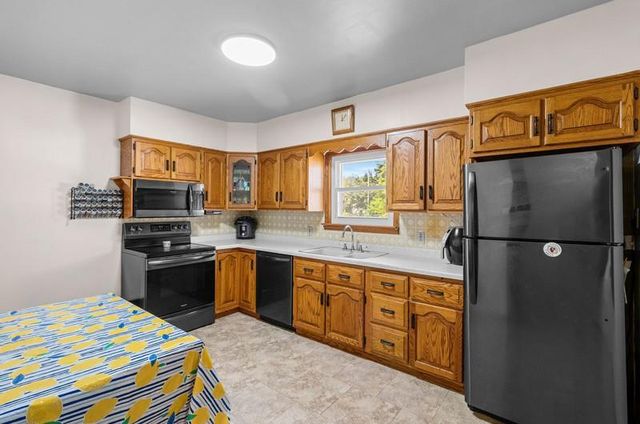 521 NEWHALL STREET, Green Bay, WI 54301