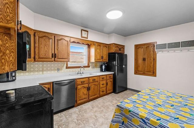 521 NEWHALL STREET, Green Bay, WI 54301