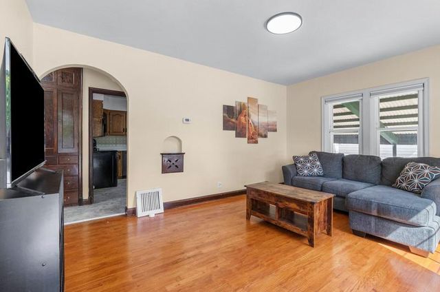 521 NEWHALL STREET, Green Bay, WI 54301