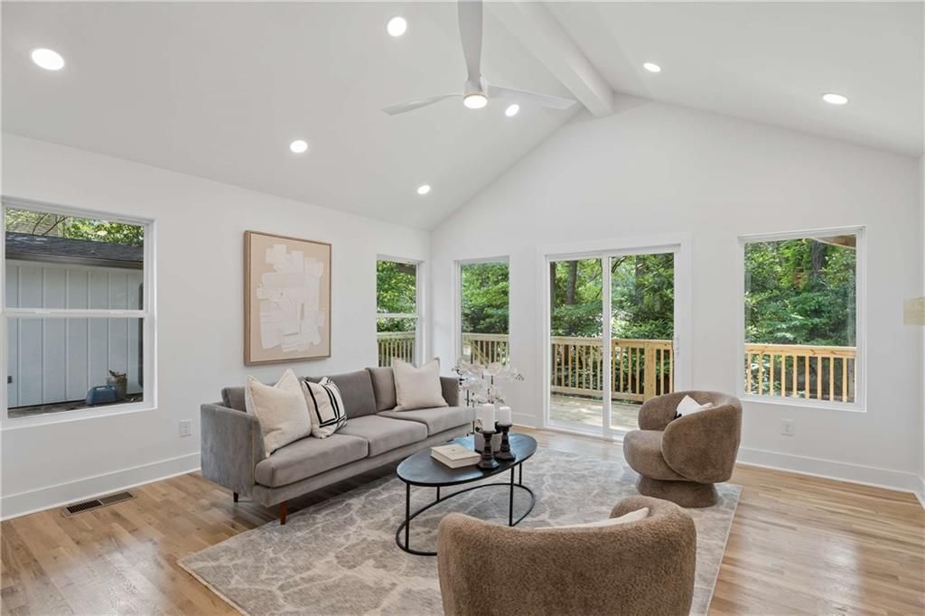 Image 11 of property listing at 1818 Briarlake Circle, Decatur, GA 30033