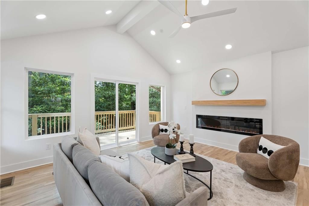 Image 12 of property listing at 1818 Briarlake Circle, Decatur, GA 30033