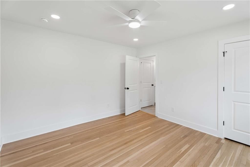 Image 16 of property listing at 1818 Briarlake Circle, Decatur, GA 30033