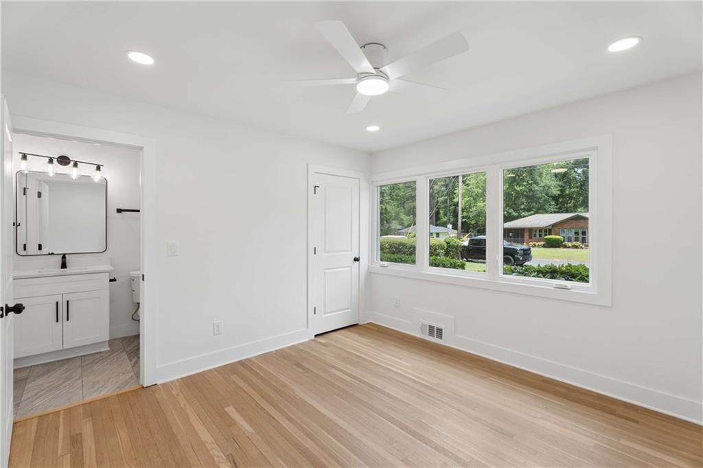 Image 17 of property listing at 1818 Briarlake Circle, Decatur, GA 30033